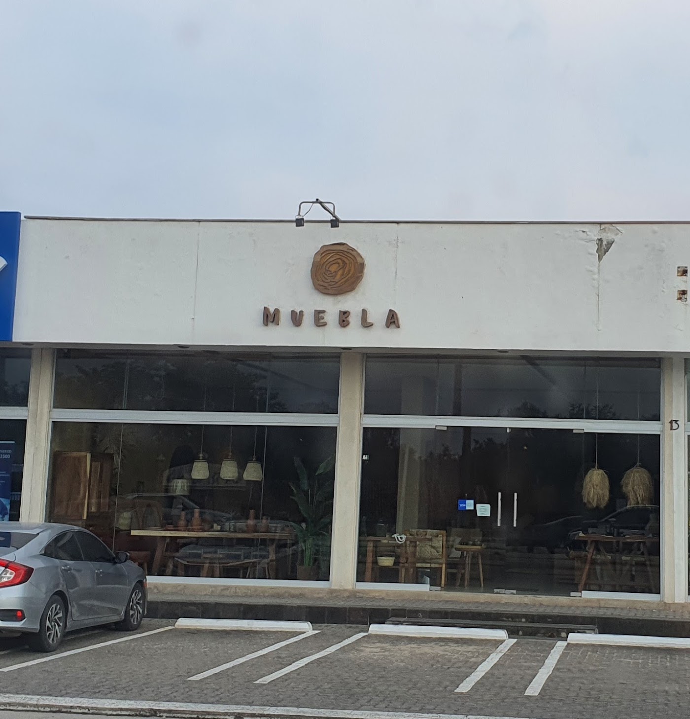 Muebla (Muebles de Parota)